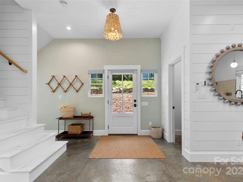 195 Jordan Street, Hendersonville, NC 28739.  MLS# CAR4276195, YatesRealty ID 141. 