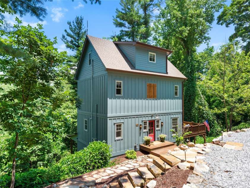 195 Jordan Street, Hendersonville, NC 28739.  MLS# CAR4276195, YatesRealty ID 141. 