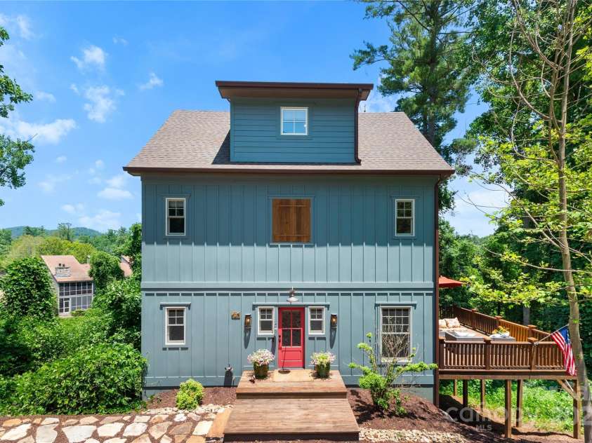 195 Jordan Street, Hendersonville, NC 28739.  MLS# CAR4276195, YatesRealty ID 141. 