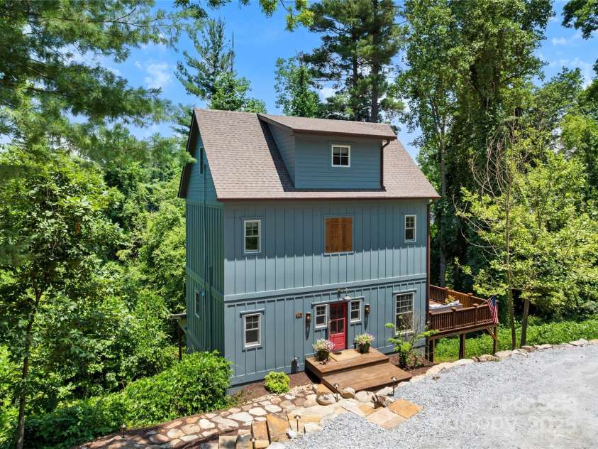 195 Jordan Street, Hendersonville, NC 28739.  MLS# CAR4276195, YatesRealty ID 141. 