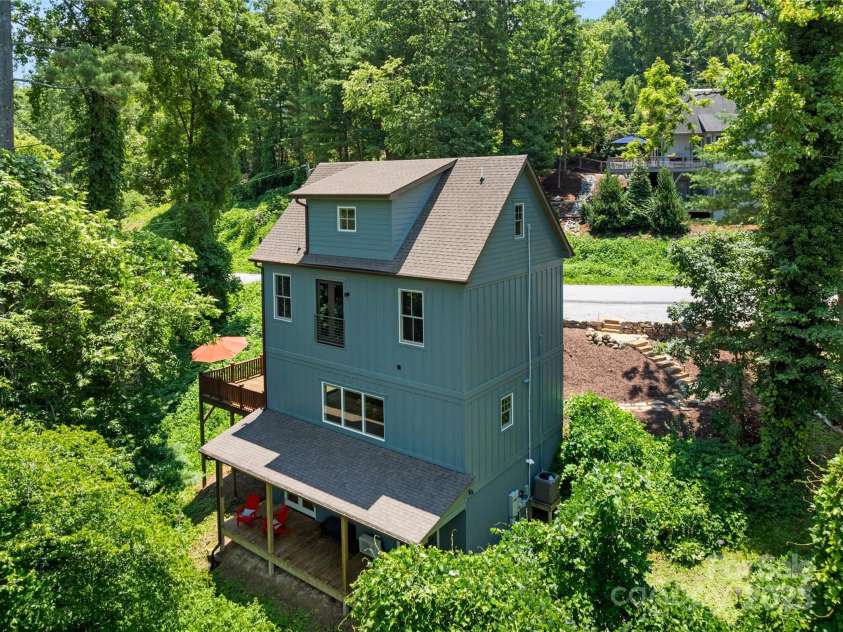 195 Jordan Street, Hendersonville, NC 28739.  MLS# CAR4276195, YatesRealty ID 141. 