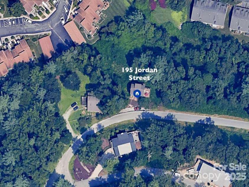 195 Jordan Street, Hendersonville, NC 28739.  MLS# CAR4276195, YatesRealty ID 141. 