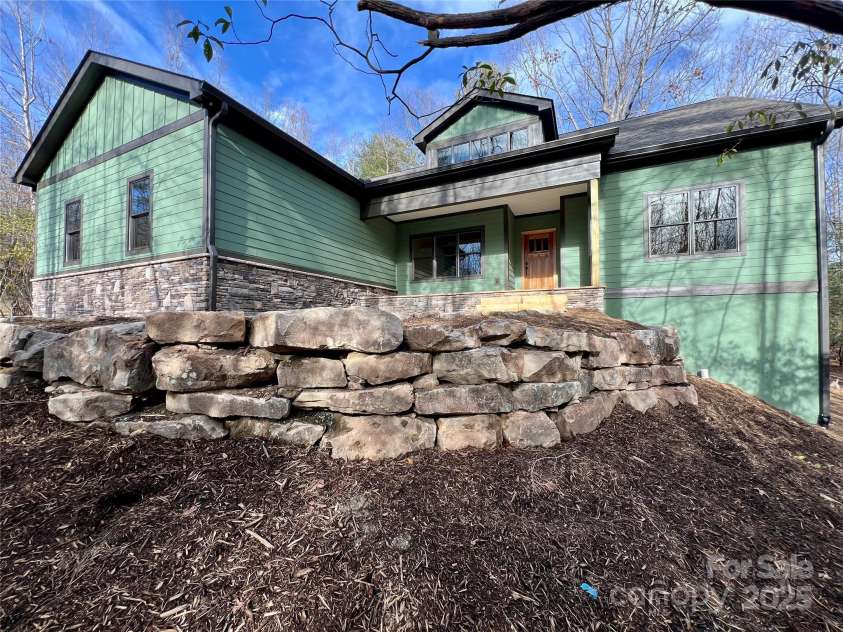 397 Soquili Drive, Brevard, NC 28712.  MLS# CAR4206304, YatesRealty ID 1410. Beautiful Home