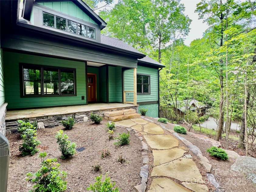 397 Soquili Drive, Brevard, NC 28712.  MLS# CAR4206304, YatesRealty ID 1410. Front of House