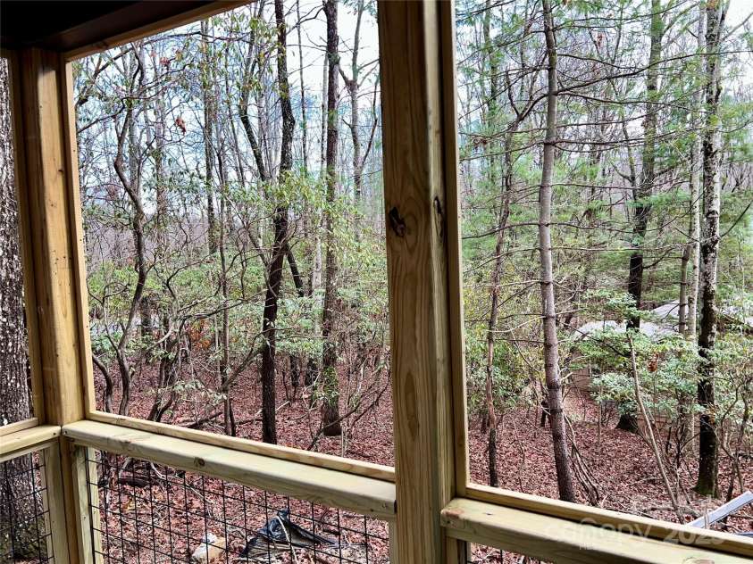397 Soquili Drive, Brevard, NC 28712.  MLS# CAR4206304, YatesRealty ID 1410. Wooded Setting