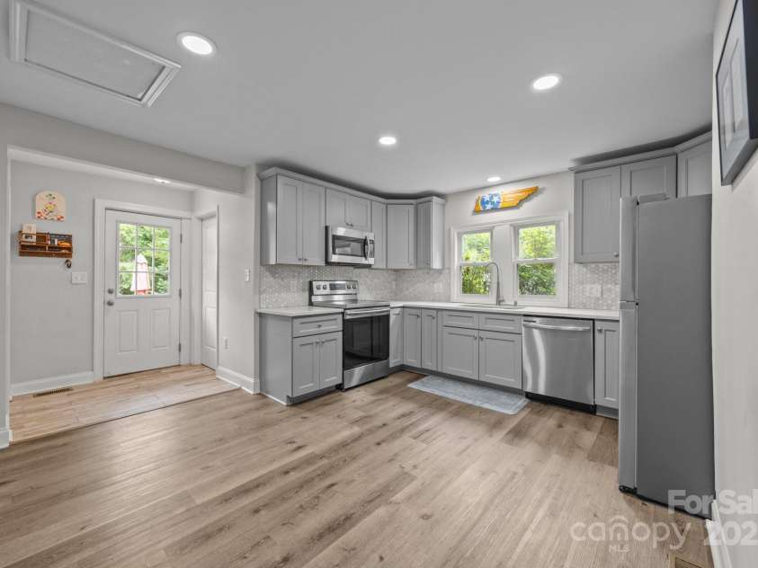 5371 Davidson Road, Davidson, NC 28036.  MLS# CAR4258666, YatesRealty ID 1410. 