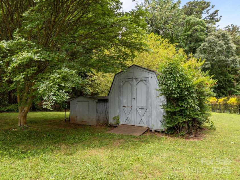 5371 Davidson Road, Davidson, NC 28036.  MLS# CAR4258666, YatesRealty ID 1410. 