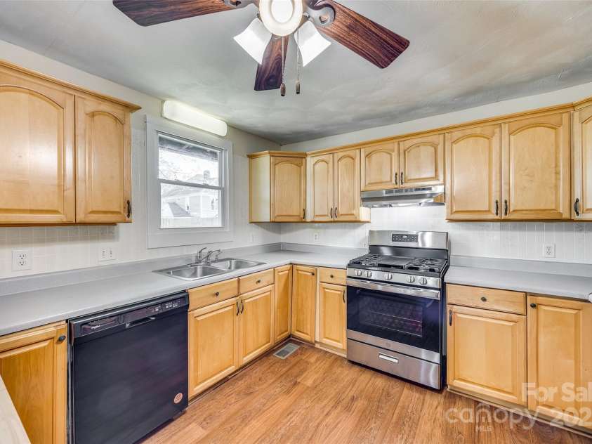 113 Hemphill Avenue, Chester, SC 29706.  MLS# CAR4239763, YatesRealty ID 14100. 