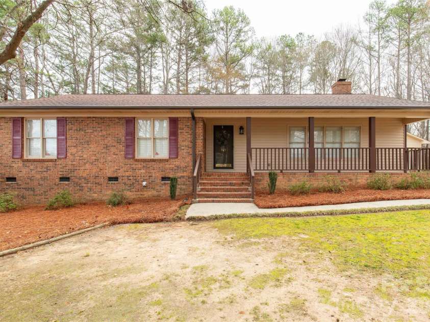 721 Clarendon Drive, Lancaster, SC 29720.  MLS# CAR4354329, YatesRealty ID 14100. 