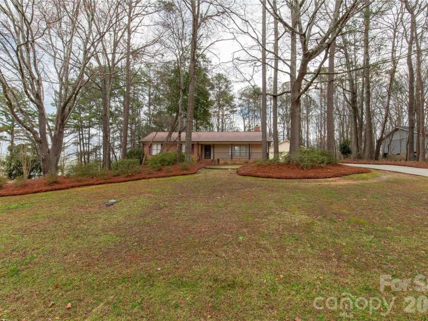 721 Clarendon Drive, Lancaster, SC 29720.  MLS# CAR4354329, YatesRealty ID 14100. 