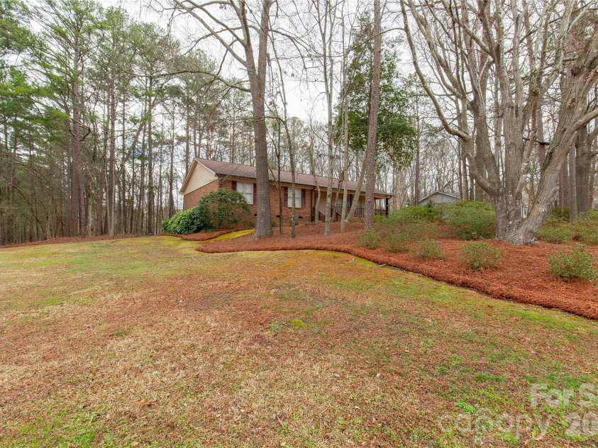 721 Clarendon Drive, Lancaster, SC 29720.  MLS# CAR4354329, YatesRealty ID 14100. 