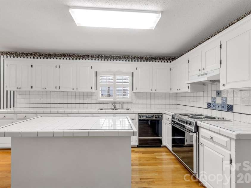 721 Clarendon Drive, Lancaster, SC 29720.  MLS# CAR4354329, YatesRealty ID 14100. 