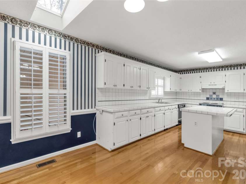 721 Clarendon Drive, Lancaster, SC 29720.  MLS# CAR4354329, YatesRealty ID 14100. 