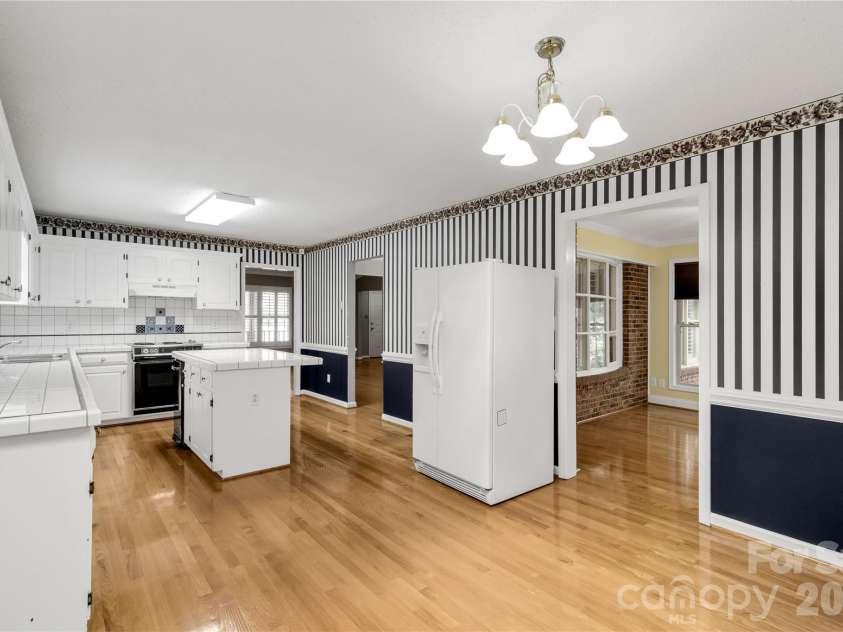 721 Clarendon Drive, Lancaster, SC 29720.  MLS# CAR4354329, YatesRealty ID 14100. 