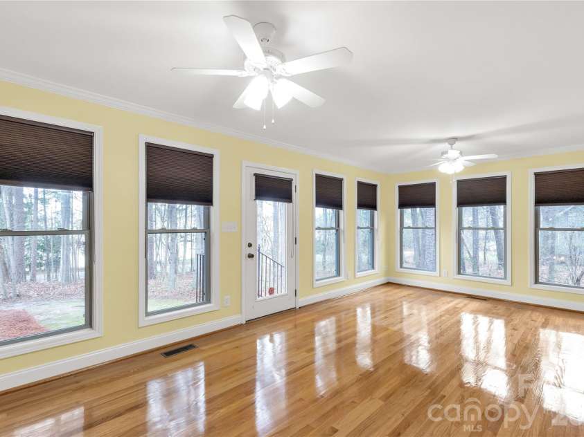 721 Clarendon Drive, Lancaster, SC 29720.  MLS# CAR4354329, YatesRealty ID 14100. 