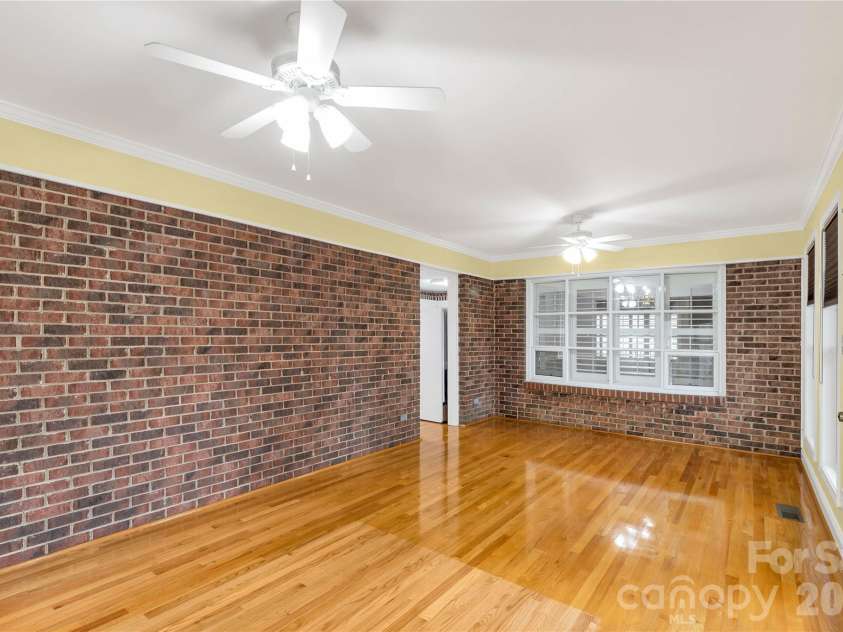 721 Clarendon Drive, Lancaster, SC 29720.  MLS# CAR4354329, YatesRealty ID 14100. 