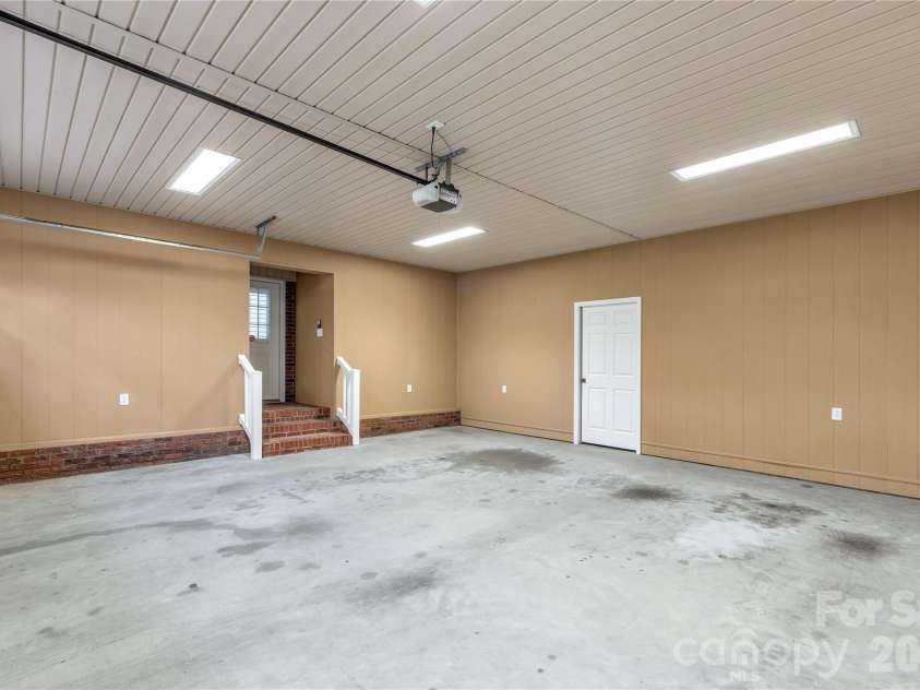 721 Clarendon Drive, Lancaster, SC 29720.  MLS# CAR4354329, YatesRealty ID 14100. 
