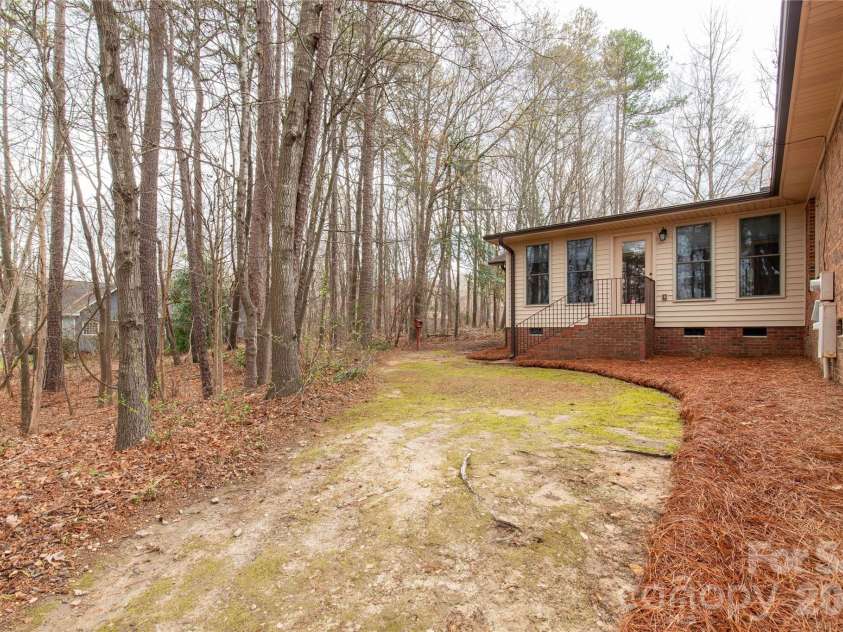 721 Clarendon Drive, Lancaster, SC 29720.  MLS# CAR4354329, YatesRealty ID 14100. 