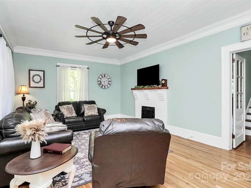 1105 Point Road, Belmont, NC 28012.  MLS# CAR4255588, YatesRealty ID 14101. 