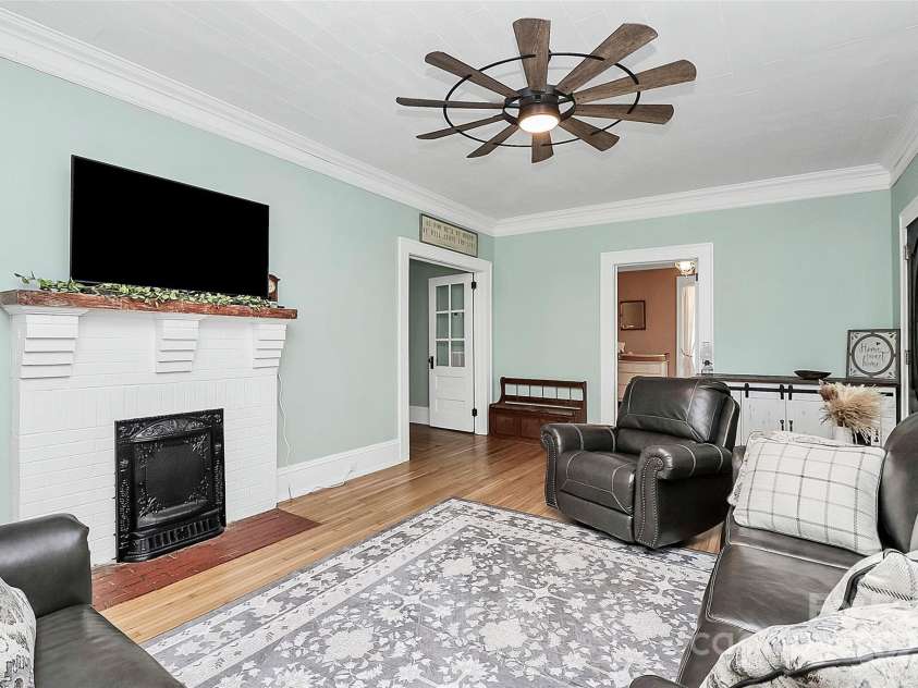 1105 Point Road, Belmont, NC 28012.  MLS# CAR4255588, YatesRealty ID 14101. 