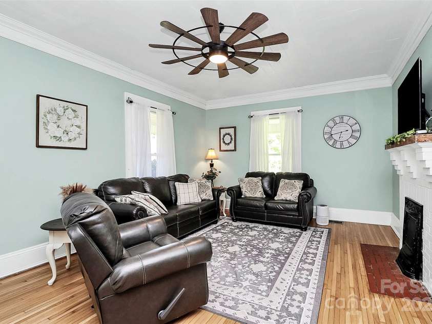 1105 Point Road, Belmont, NC 28012.  MLS# CAR4255588, YatesRealty ID 14101. 