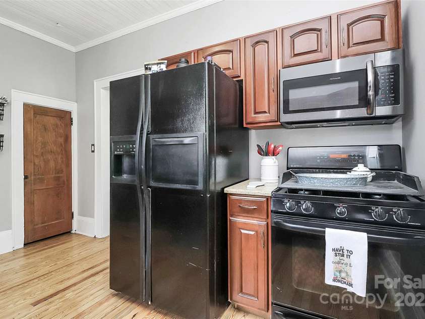 1105 Point Road, Belmont, NC 28012.  MLS# CAR4255588, YatesRealty ID 14101. 