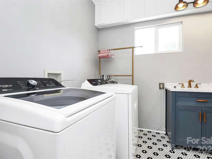 1105 Point Road, Belmont, NC 28012.  MLS# CAR4255588, YatesRealty ID 14101. 