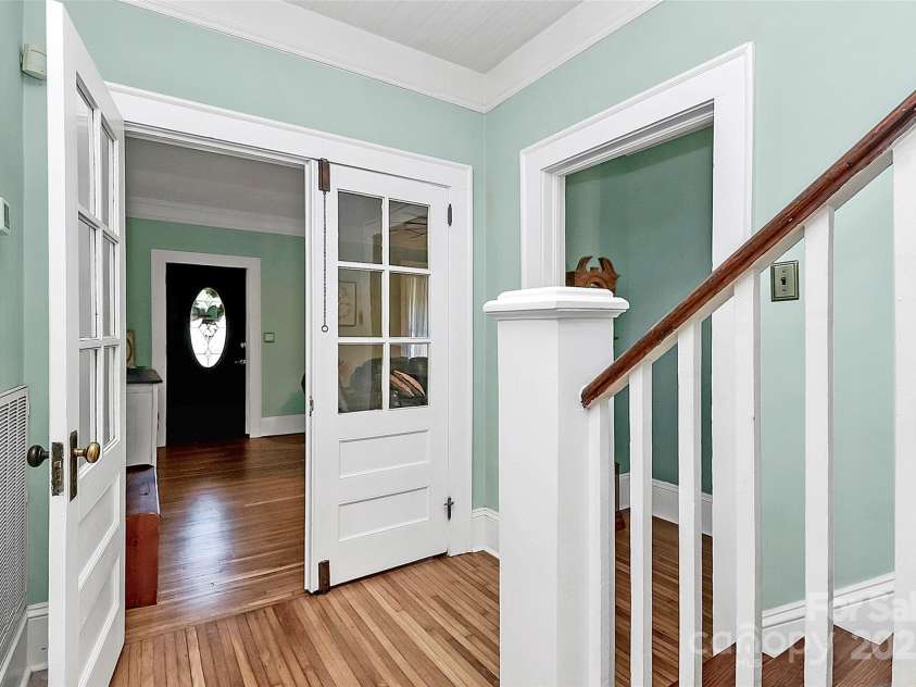 1105 Point Road, Belmont, NC 28012.  MLS# CAR4255588, YatesRealty ID 14101. 