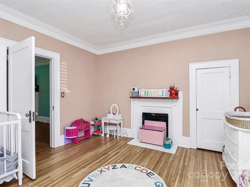 1105 Point Road, Belmont, NC 28012.  MLS# CAR4255588, YatesRealty ID 14101. 