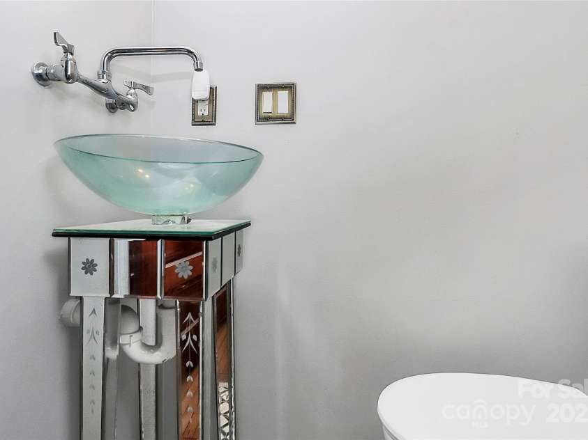 1105 Point Road, Belmont, NC 28012.  MLS# CAR4255588, YatesRealty ID 14101. 