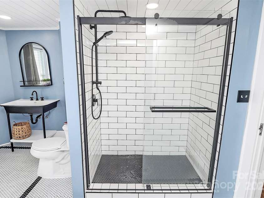 1105 Point Road, Belmont, NC 28012.  MLS# CAR4255588, YatesRealty ID 14101. 