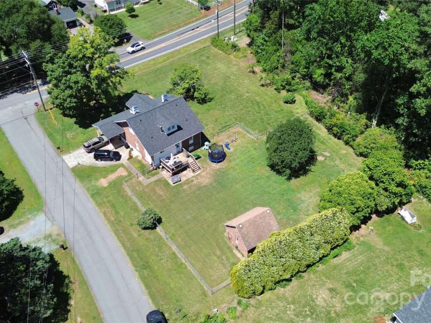 1105 Point Road, Belmont, NC 28012.  MLS# CAR4255588, YatesRealty ID 14101. 