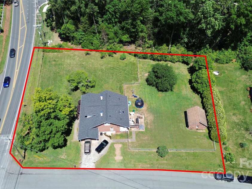 1105 Point Road, Belmont, NC 28012.  MLS# CAR4255588, YatesRealty ID 14101. 