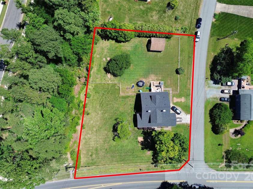 1105 Point Road, Belmont, NC 28012.  MLS# CAR4255588, YatesRealty ID 14101. 