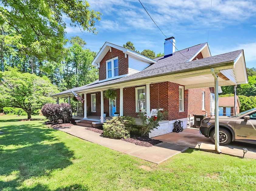 1105 Point Road, Belmont, NC 28012.  MLS# CAR4255588, YatesRealty ID 14101. 