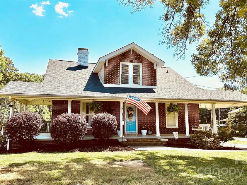 1105 Point Road, Belmont, NC 28012.  MLS# CAR4255588, YatesRealty ID 14101. 