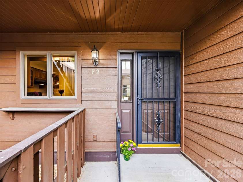115 Bent Tree Drive, Hendersonville, NC 28739.  MLS# CAR4360026, YatesRealty ID 14102. 