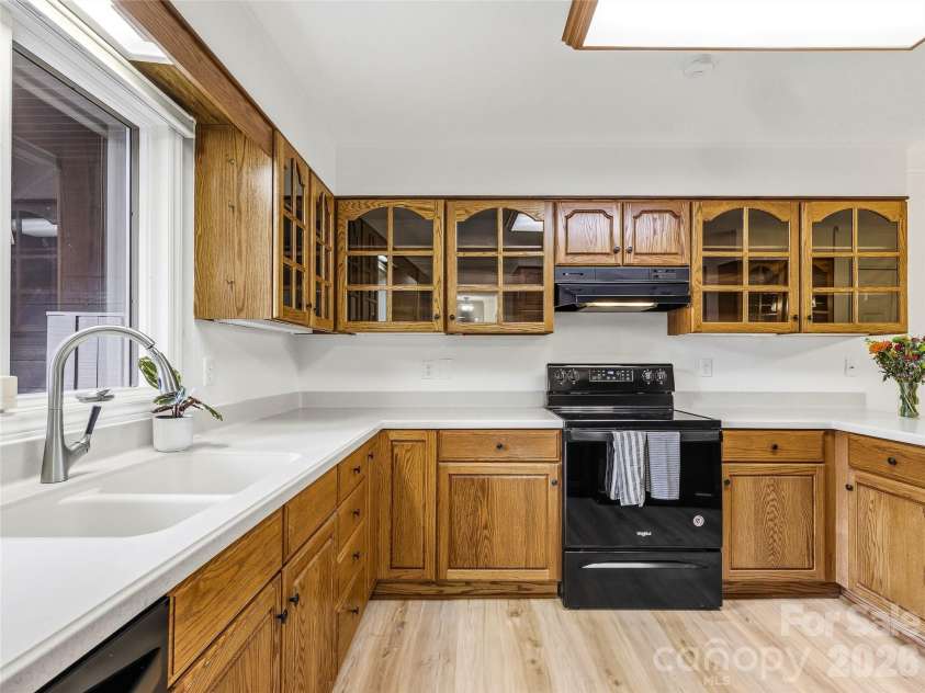 115 Bent Tree Drive, Hendersonville, NC 28739.  MLS# CAR4360026, YatesRealty ID 14102. 