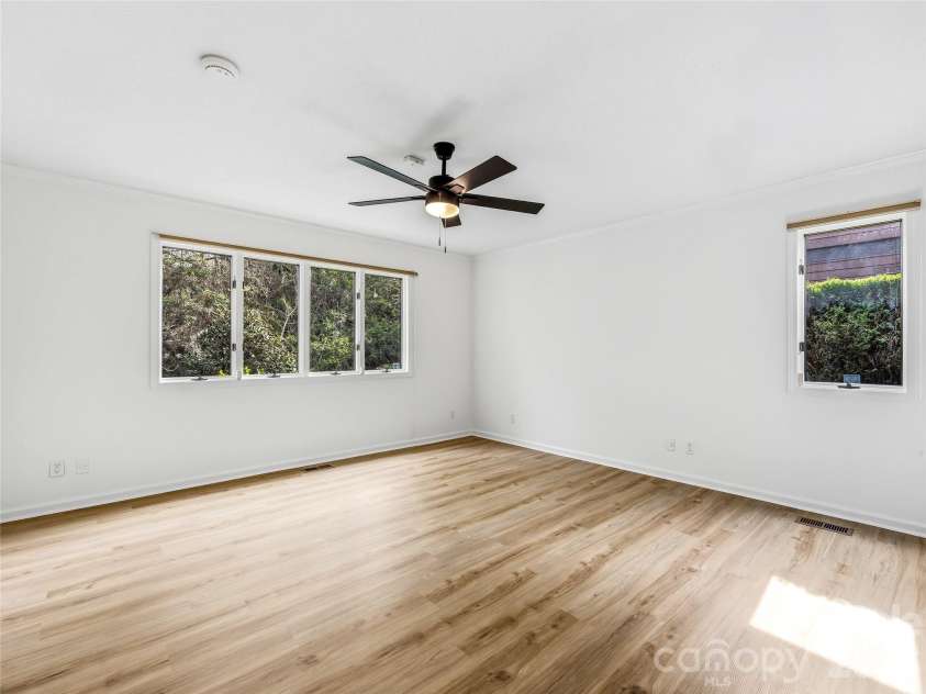 115 Bent Tree Drive, Hendersonville, NC 28739.  MLS# CAR4360026, YatesRealty ID 14102. 