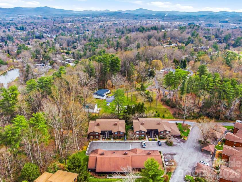 115 Bent Tree Drive, Hendersonville, NC 28739.  MLS# CAR4360026, YatesRealty ID 14102. 