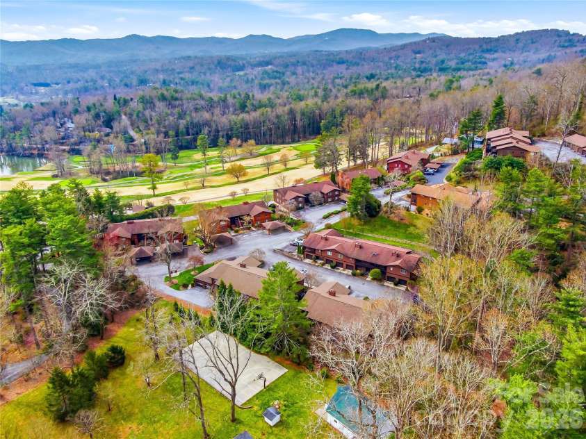 115 Bent Tree Drive, Hendersonville, NC 28739.  MLS# CAR4360026, YatesRealty ID 14102. 