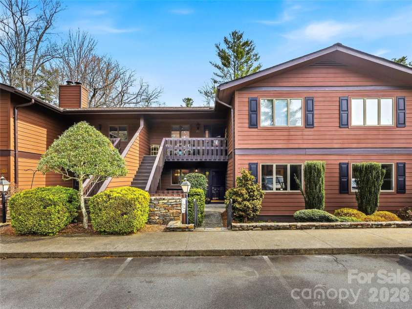 115 Bent Tree Drive, Hendersonville, NC 28739.  MLS# CAR4360026, YatesRealty ID 14102. 