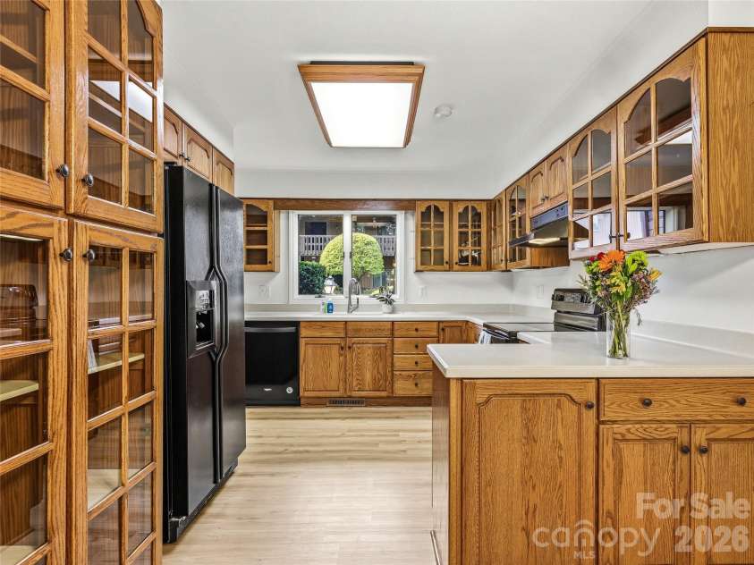 115 Bent Tree Drive, Hendersonville, NC 28739.  MLS# CAR4360026, YatesRealty ID 14102. Functional Kitchen with Updated appliances