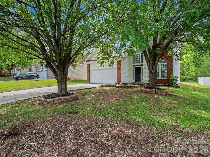 3749 Sipes Lane, Charlotte, NC 28269.  MLS# CAR4366082, YatesRealty ID 14104. 