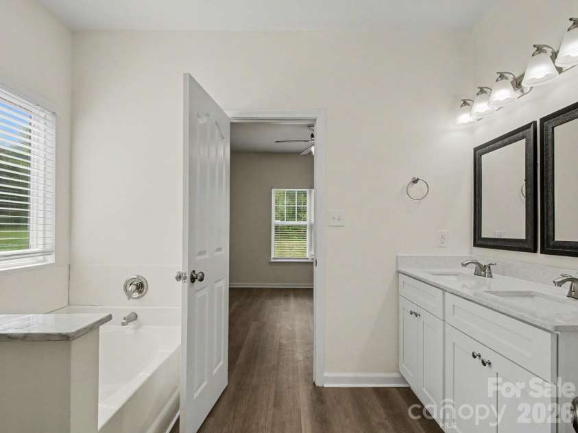 3749 Sipes Lane, Charlotte, NC 28269.  MLS# CAR4366082, YatesRealty ID 14104. 