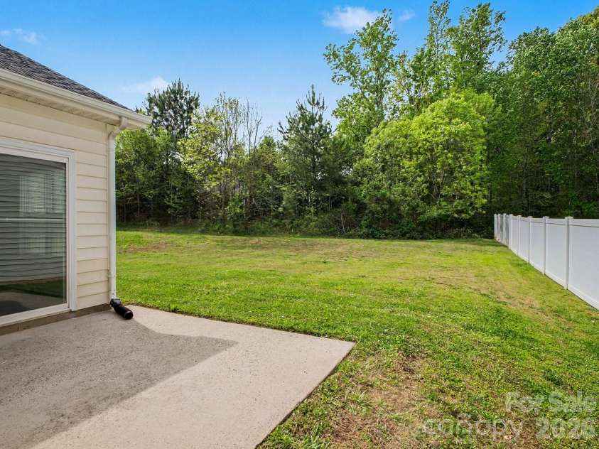 3749 Sipes Lane, Charlotte, NC 28269.  MLS# CAR4366082, YatesRealty ID 14104. 