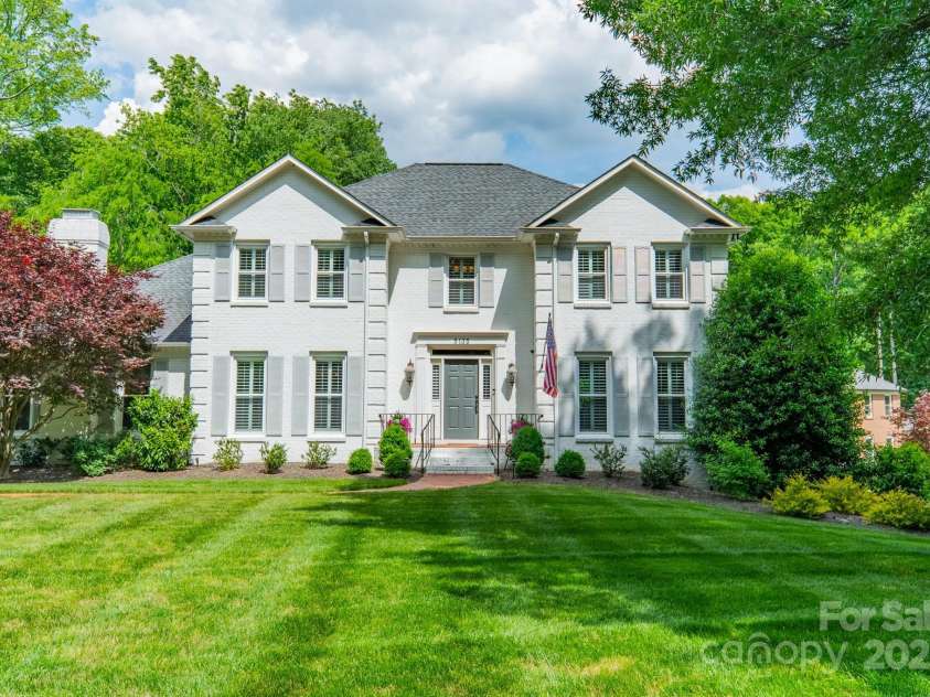 5135 Winding Brook Road, Charlotte, NC 28226.  MLS# CAR4253987, YatesRealty ID 14104. 