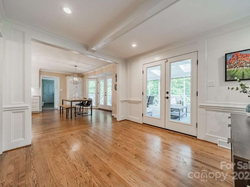 5135 Winding Brook Road, Charlotte, NC 28226.  MLS# CAR4253987, YatesRealty ID 14104. 