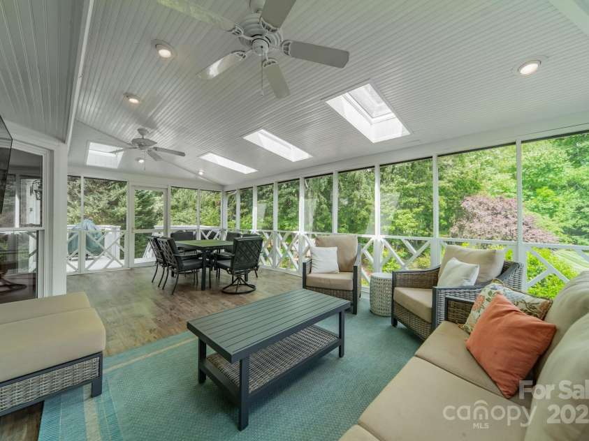5135 Winding Brook Road, Charlotte, NC 28226.  MLS# CAR4253987, YatesRealty ID 14104. 
