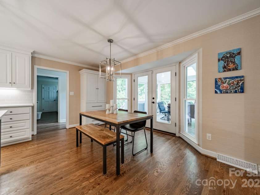 5135 Winding Brook Road, Charlotte, NC 28226.  MLS# CAR4253987, YatesRealty ID 14104. 